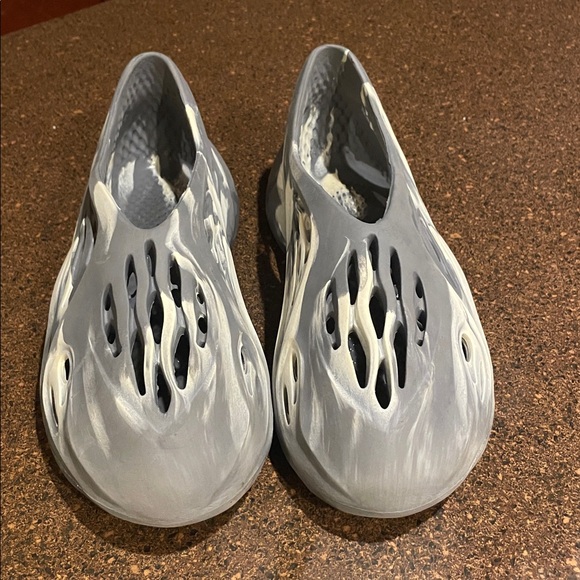 Gray and White Slip-On Shoes Yeezy foam runners 44/10.5-11 - Picture 2 of 7